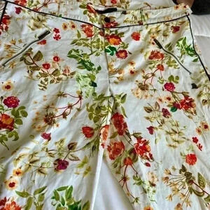 Disney Alice Through The Looking Glass Cropped Pants Size 14 Multicolor Floral